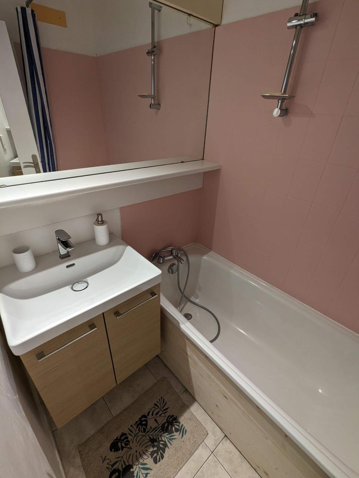 Central Spacious Flat With Private Parking شامونكس المظهر الخارجي الصورة